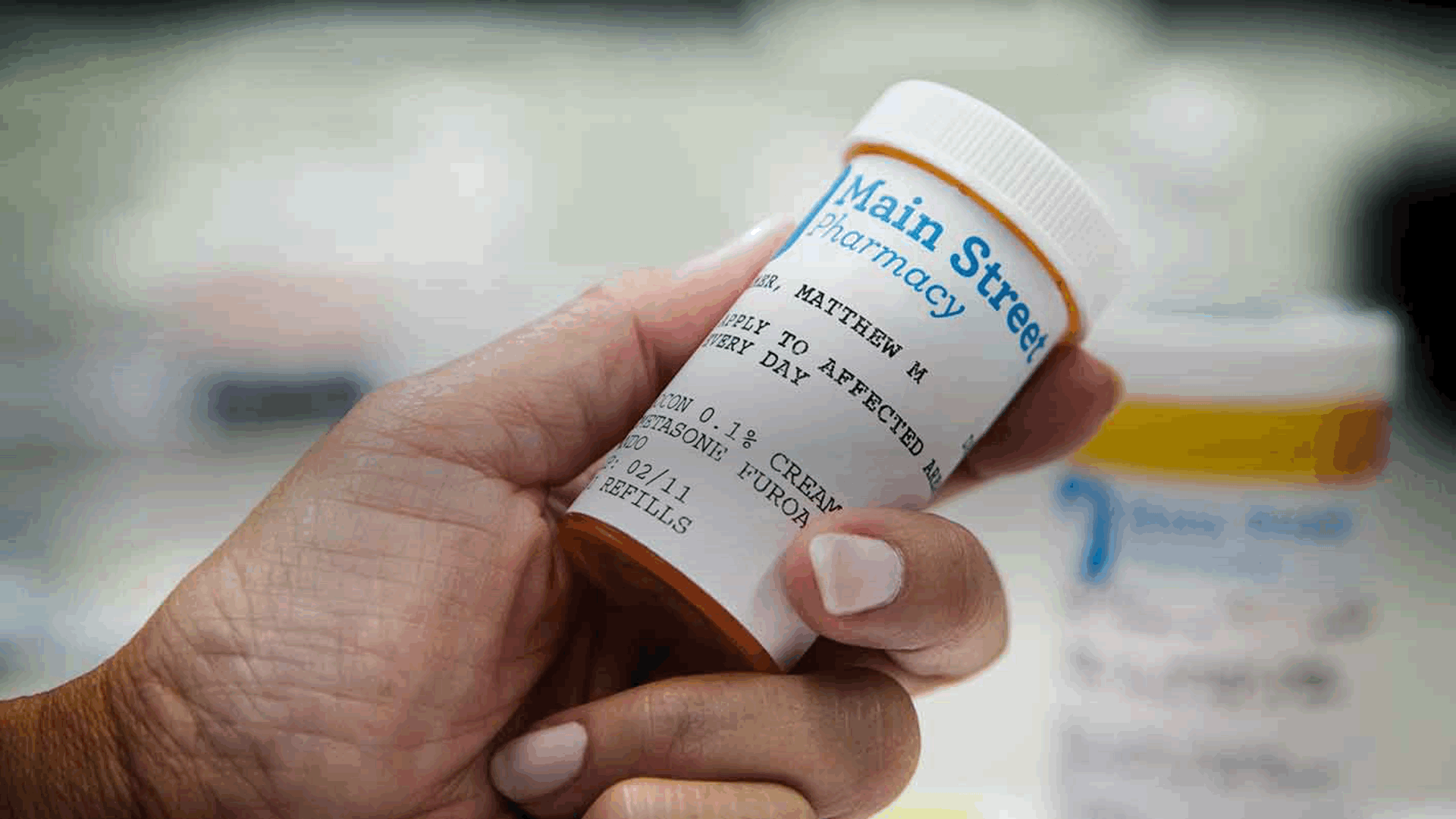 GIF of a medicine bottle with the patient name being obfuscated by blurring